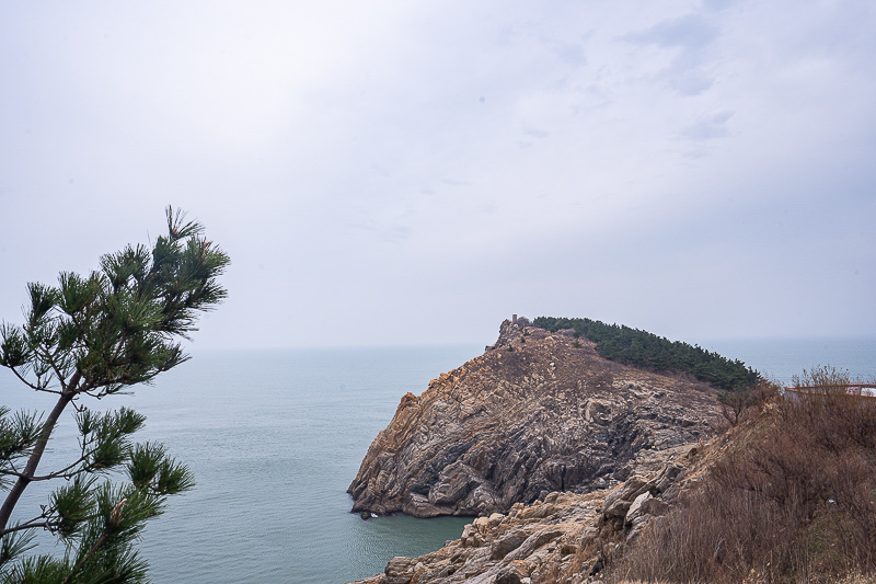 在威海的海邊穿搭上需要注意什么(威海現在穿什么衣服合適)